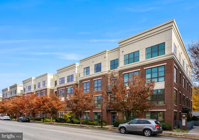 $3,250 | 815 North Patrick Street, Unit 402, Alexandria, VA 22314