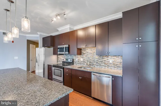 $3,250 | 815 North Patrick Street, Unit 402, Alexandria, VA 22314