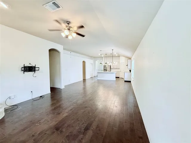 $2,700 | 924 Blue Quail Run, Glenn Heights, TX 75154