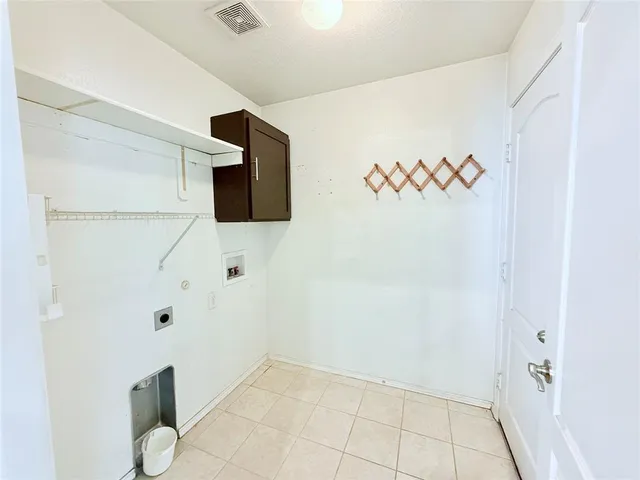 $2,700 | 924 Blue Quail Run, Glenn Heights, TX 75154