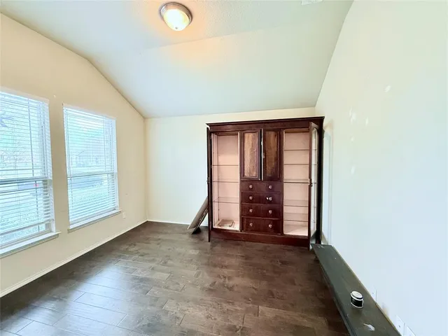 $2,700 | 924 Blue Quail Run, Glenn Heights, TX 75154