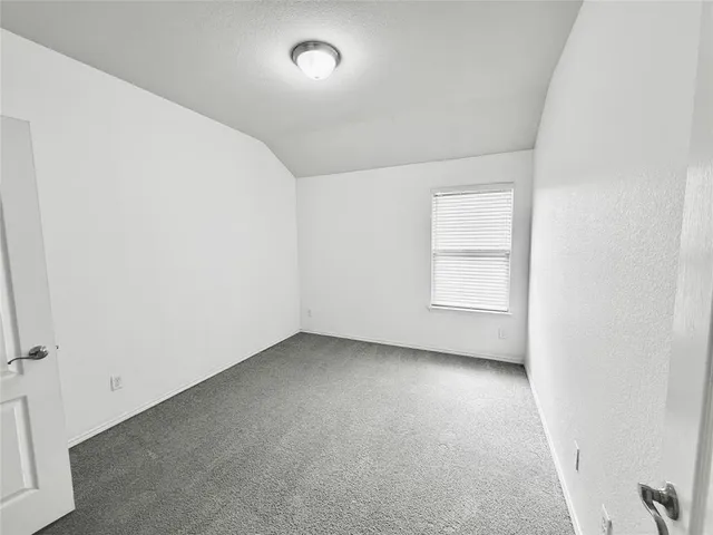 $2,700 | 924 Blue Quail Run, Glenn Heights, TX 75154