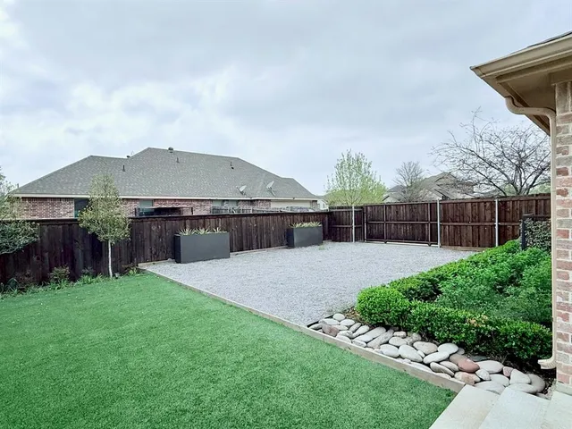 $2,700 | 924 Blue Quail Run, Glenn Heights, TX 75154