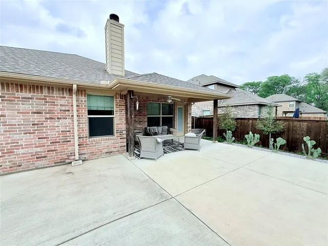 $2,700 | 924 Blue Quail Run, Glenn Heights, TX 75154