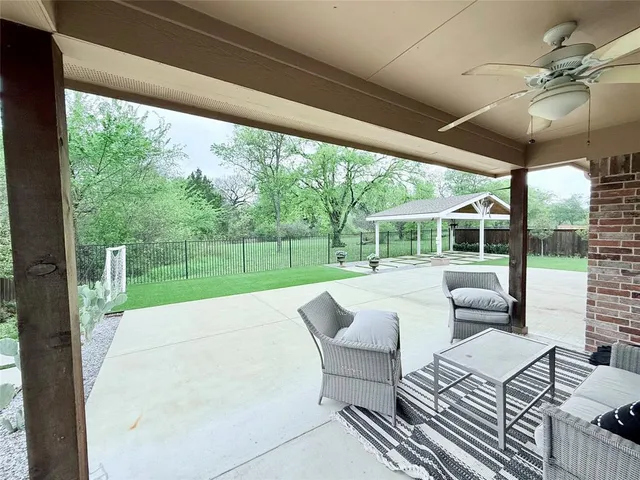 $2,700 | 924 Blue Quail Run, Glenn Heights, TX 75154