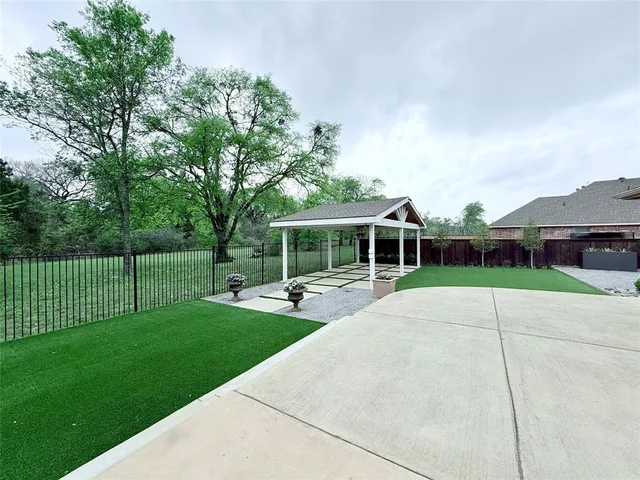 $2,700 | 924 Blue Quail Run, Glenn Heights, TX 75154