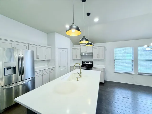 $2,700 | 924 Blue Quail Run, Glenn Heights, TX 75154