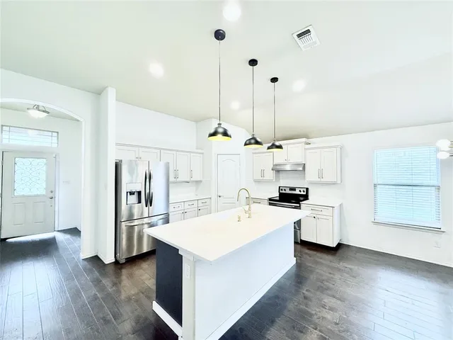 $2,700 | 924 Blue Quail Run, Glenn Heights, TX 75154