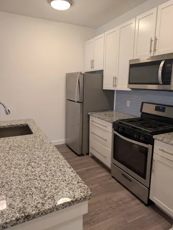 $2,083 | 687 Ocean Avenue, Unit 405, Jersey City, NJ 07305