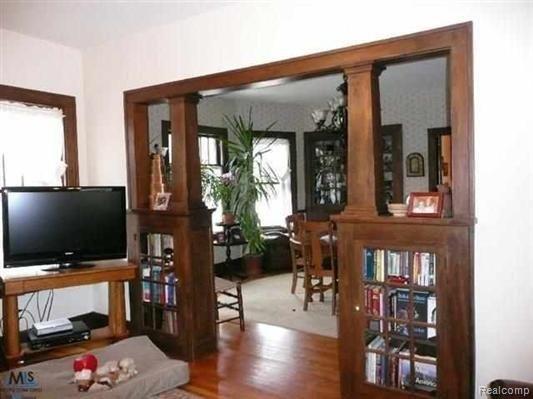 138 Glendale Avenue Rochester, MI 48307 - Photo 12 of 16 living room 2.jpg