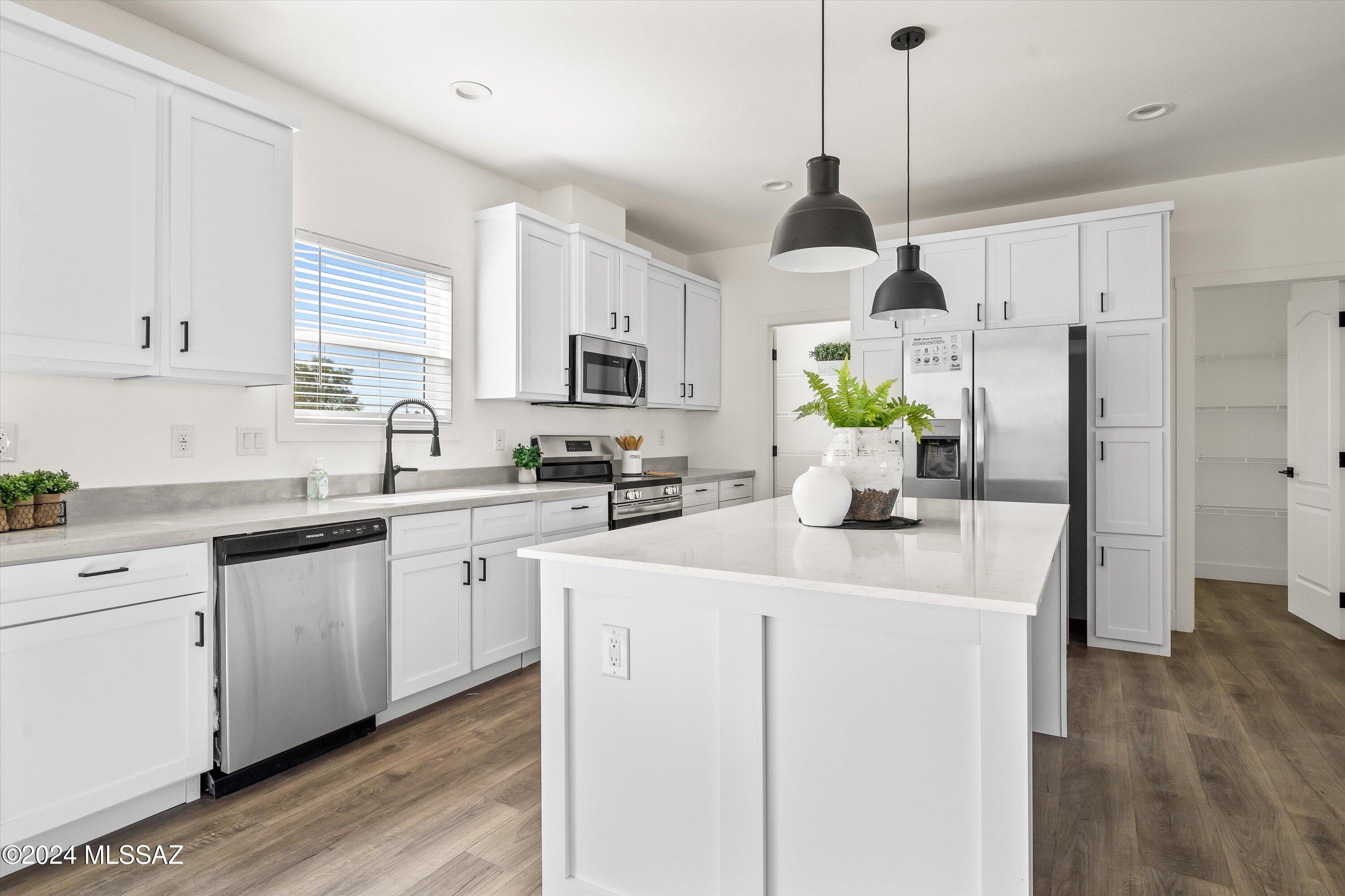 12486 West Picture Rocks Road Tucson, AZ 85743 - Photo 2 of 27 08-Kitchen