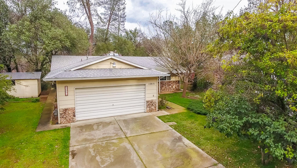 12651 Williamson Road Redding, CA 96003 - Photo 35 of 39 a front view of a house with garden