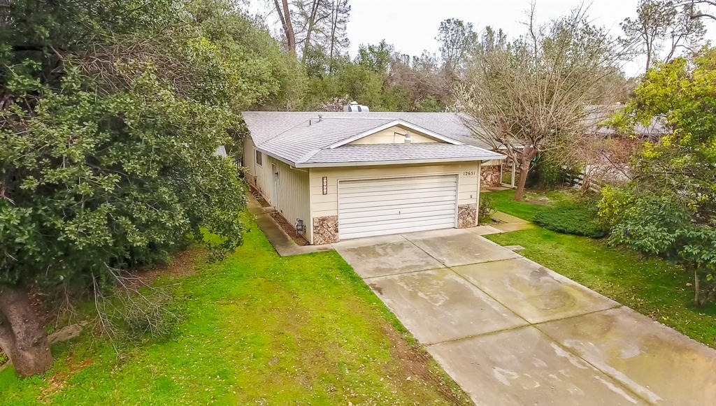 12651 Williamson Road Redding, CA 96003 - Photo 36 of 39 a front view of a house with garden