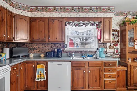 $240,000 | 110 Elm Street, Wellsville, KS 66092