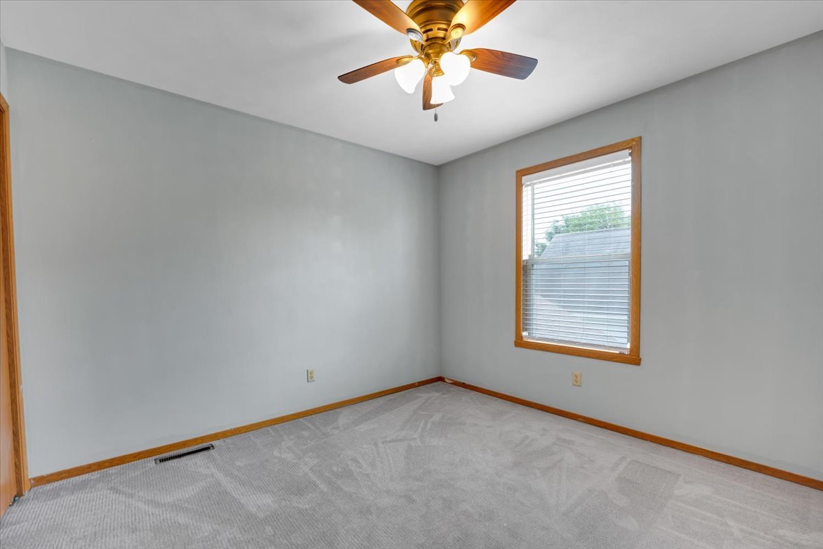 390 Madeline Trail Rockford, IL 61107 - Photo 20 of 32