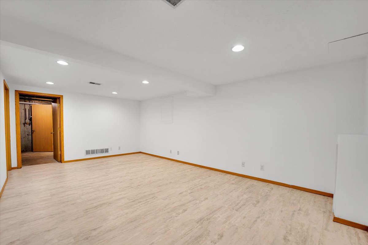 390 Madeline Trail Rockford, IL 61107 - Photo 22 of 32