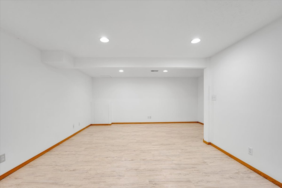 390 Madeline Trail Rockford, IL 61107 - Photo 23 of 32