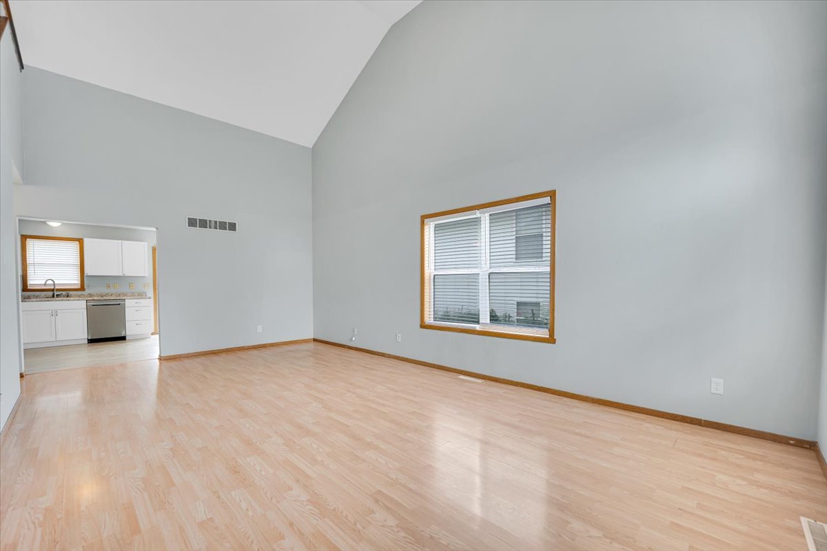 390 Madeline Trail Rockford, IL 61107 - Photo 3 of 32