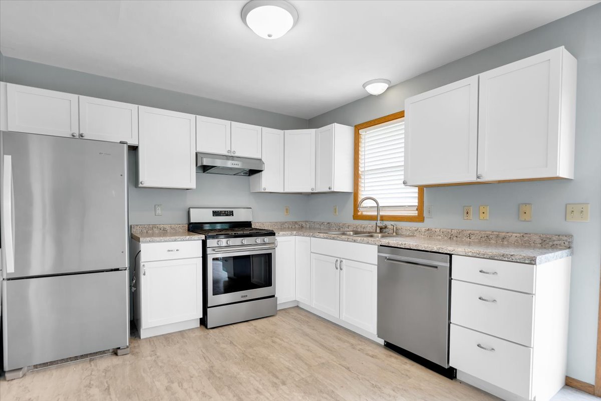 390 Madeline Trail Rockford, IL 61107 - Photo 6 of 32