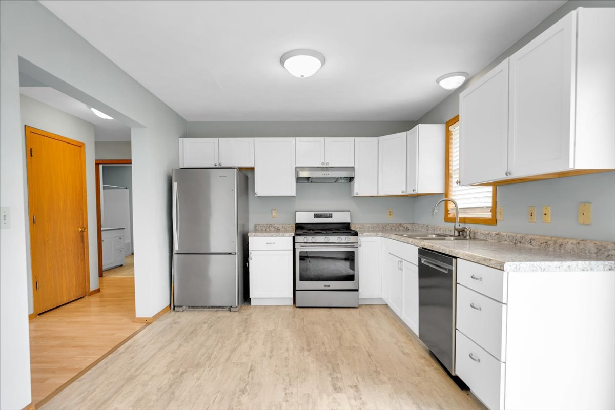 390 Madeline Trail Rockford, IL 61107 - Photo 7 of 32