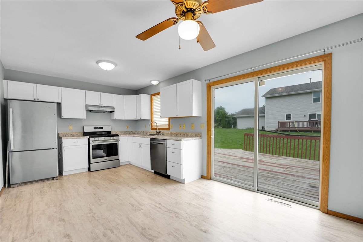 390 Madeline Trail Rockford, IL 61107 - Photo 9 of 32