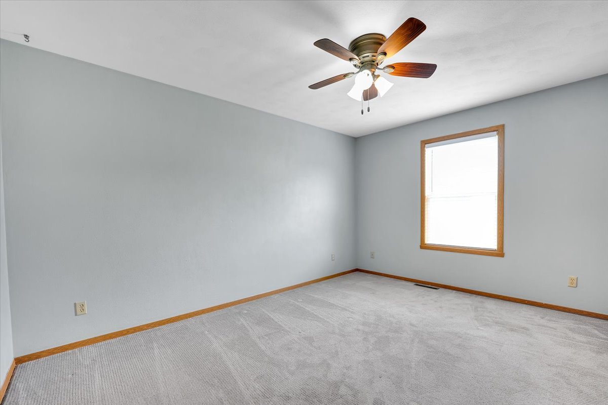 390 Madeline Trail Rockford, IL 61107 - Photo 10 of 32