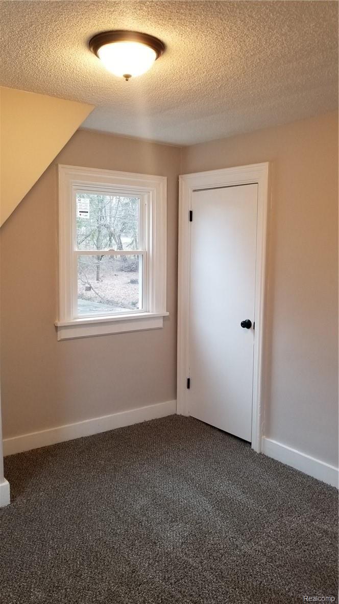 208 East South Holly Road Fenton, MI 48430 - Photo 13 of 27 20181226_152444.jpg