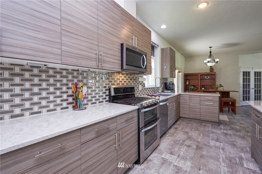 4516 Southeast Foss Road Port Orchard, WA 98366 - Photo 9 of 38 Gallery Image 9
