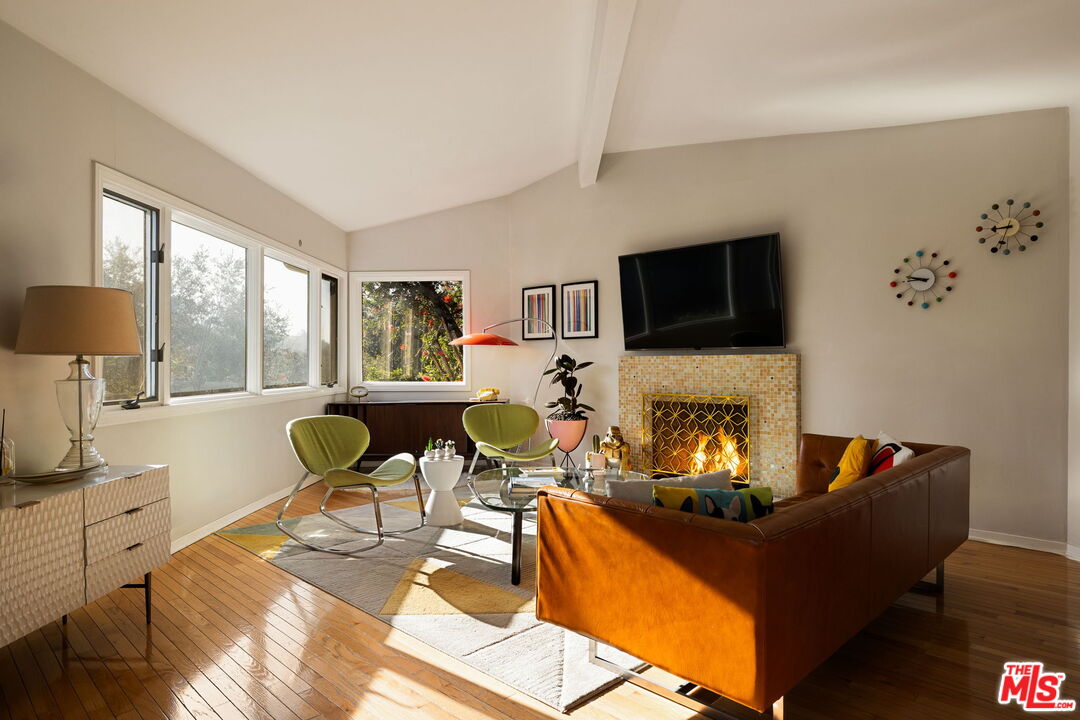 941 Cavanagh Road Glendale, CA 91207 - Photo 3 of 33