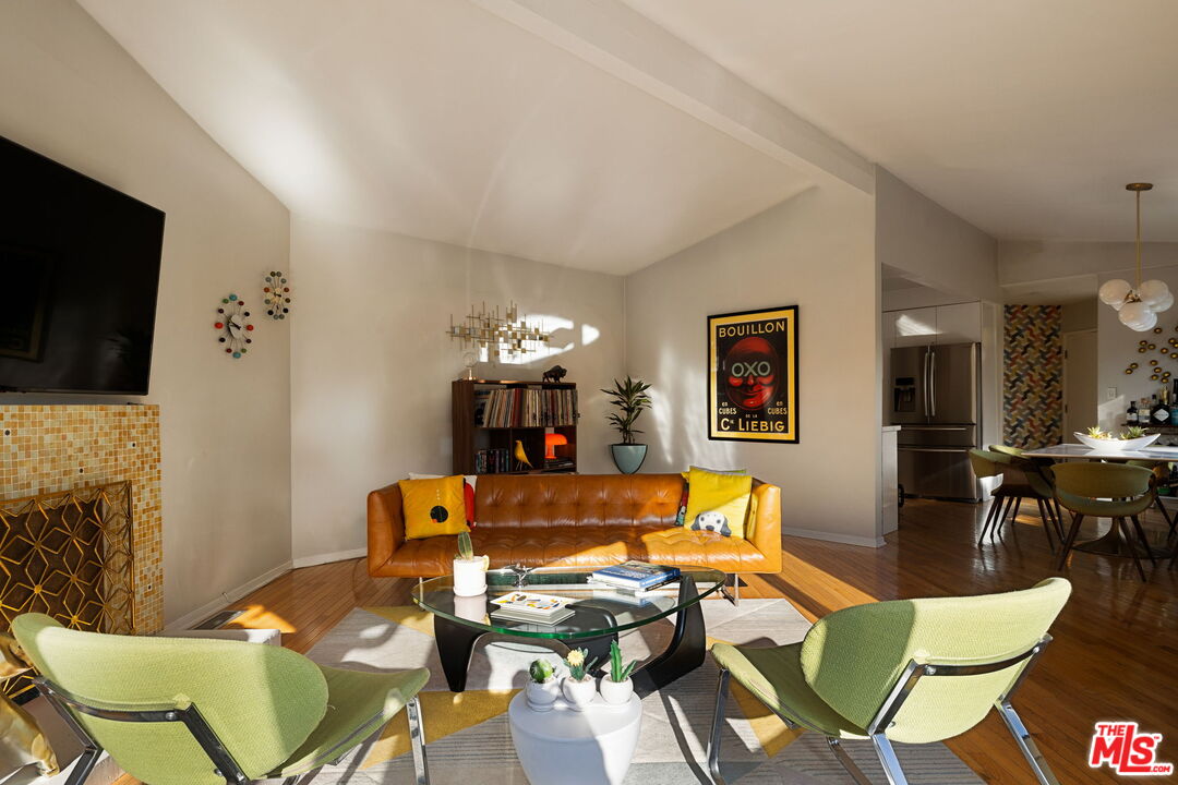 941 Cavanagh Road Glendale, CA 91207 - Photo 4 of 33