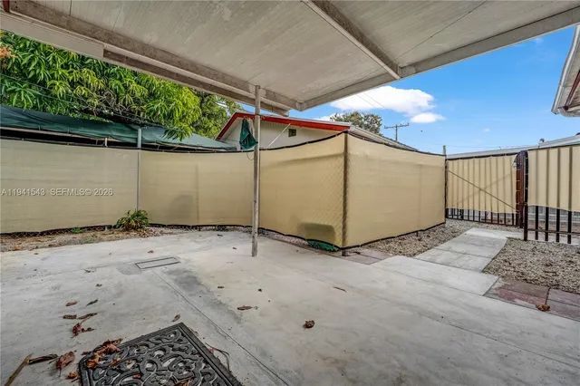 a view of backyard of the house