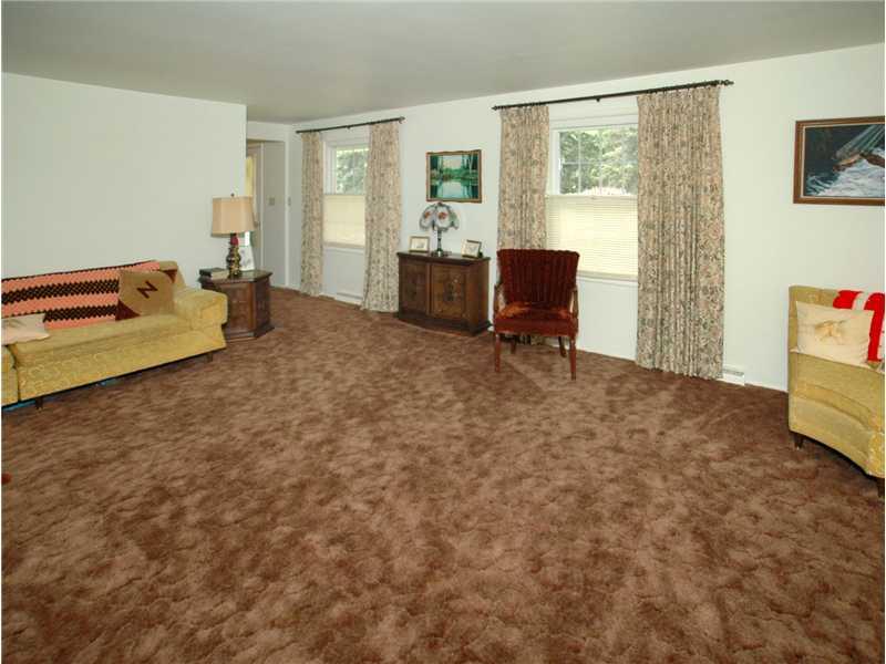225 Echo Ridge Road Apollo, PA 15613 - Photo 13 of 25 Living Room.