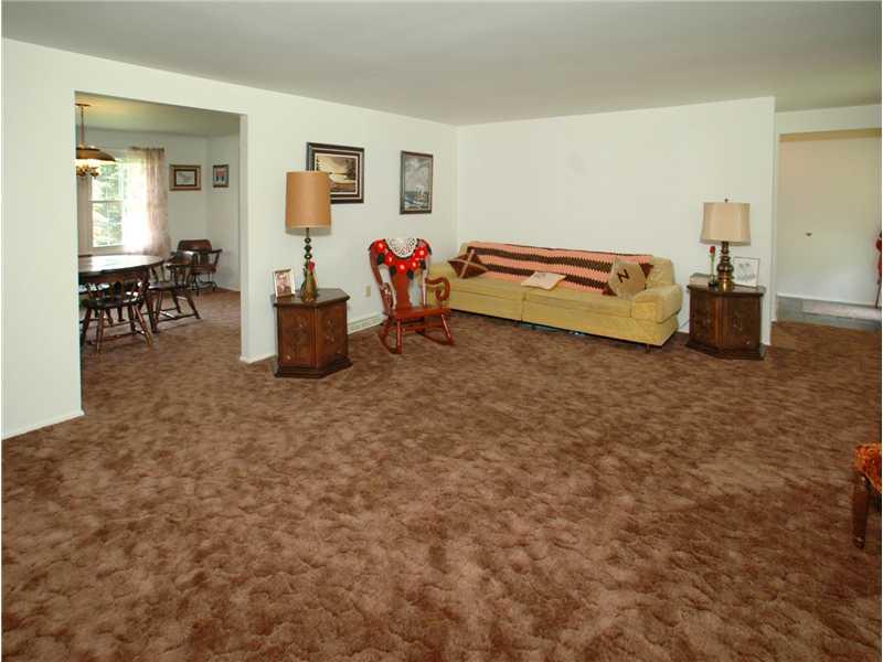 225 Echo Ridge Road Apollo, PA 15613 - Photo 14 of 25 Living Room.