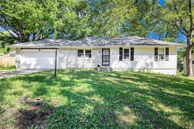 $189,900 | 801 North Redwood Drive, Independence, MO 64056