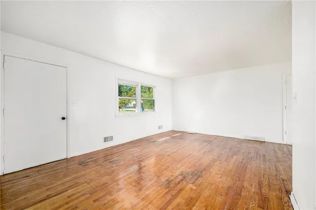 $189,900 | 801 North Redwood Drive, Independence, MO 64056