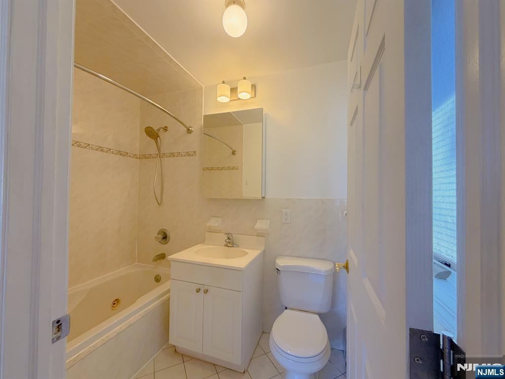 560 Studio Road, Unit 2 Ridgefield, NJ 07657 - Photo 15 of 20