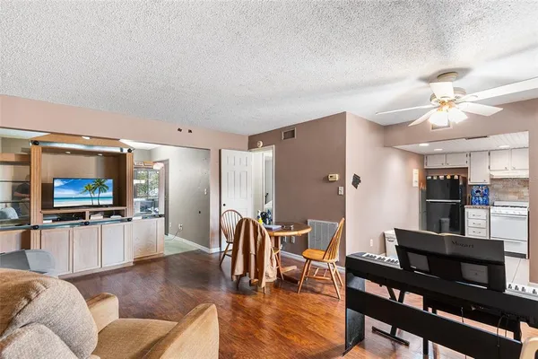 $72,500 | 1100 Martinique Drive, Unit 207, Winter Haven, FL 33884