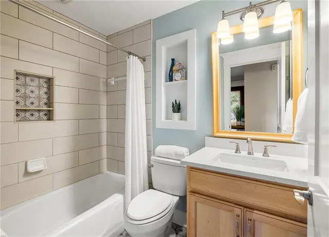 $775,000 | 120 Overlook Drive, Gainesville, GA 30506