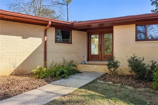 $775,000 | 120 Overlook Drive, Gainesville, GA 30506