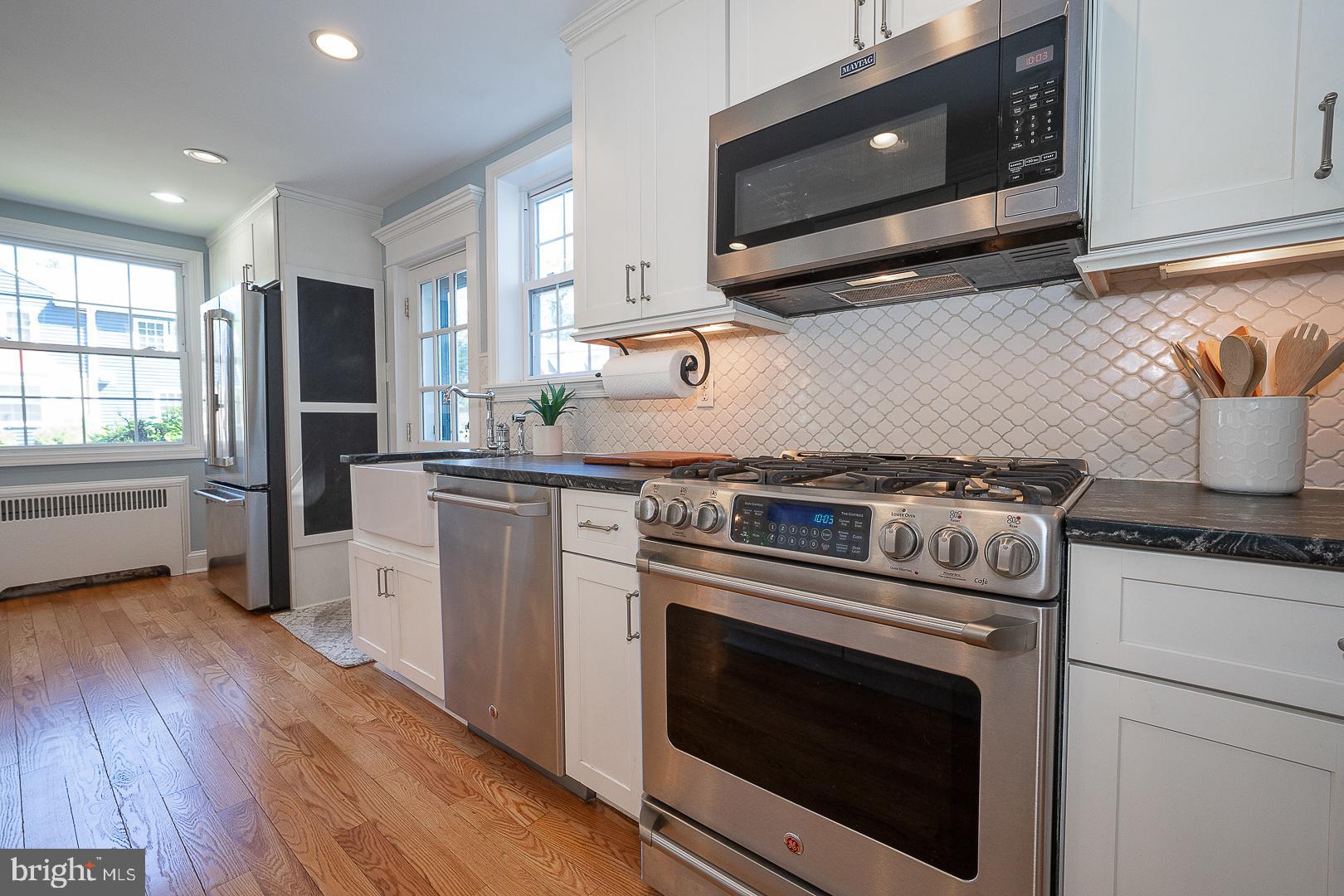 321 Earlington Road Havertown, PA 19083 - Photo 14 of 40 Gas Cooking