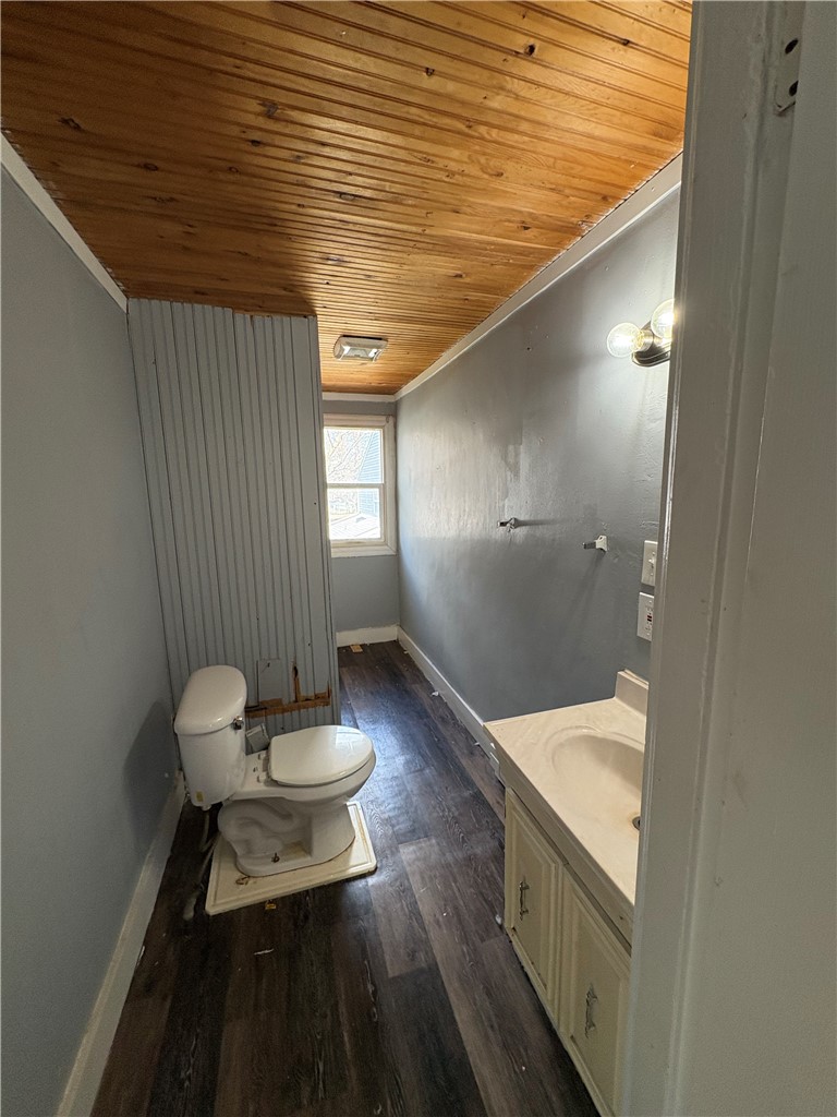 155 Fulton Avenue Rochester, NY 14613 - Photo 7 of 25 Full Bathroom 1