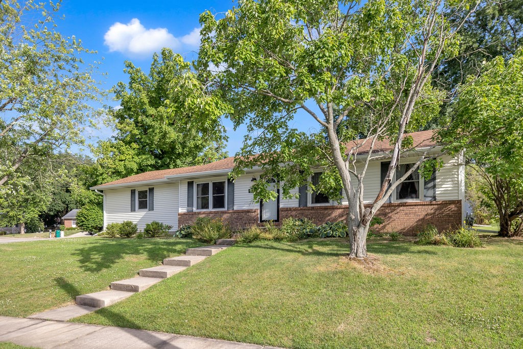 2848 Primrose Lane Decatur, IL 62526 - Photo 3 of 29