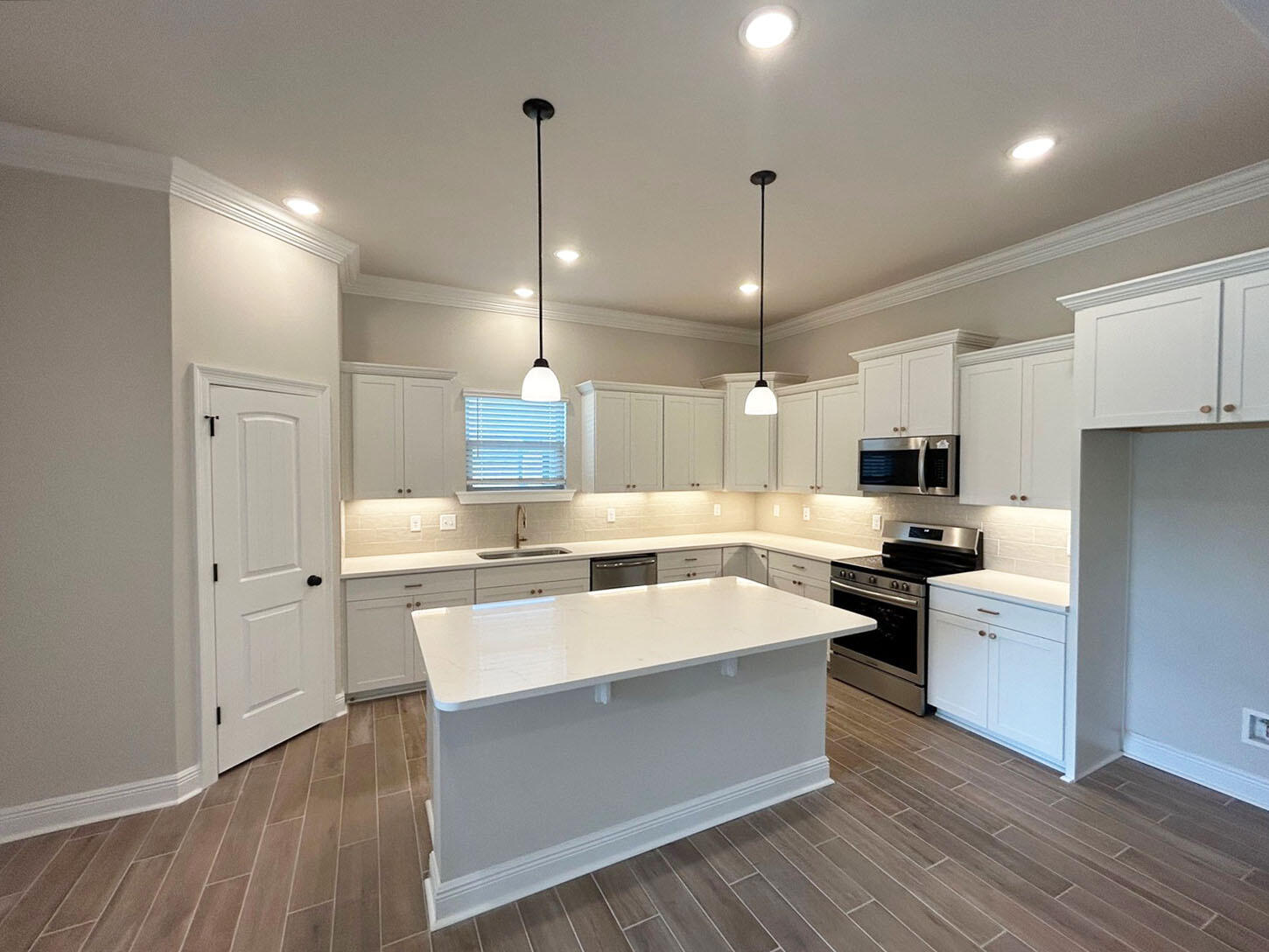 189 Lumen Loop Freeport, FL 32439 - Photo 8 of 21 Picture102 copy