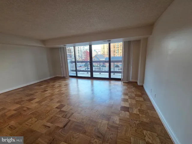 $4,575 | 3800 Fairfax Drive, Unit 104, Arlington, VA 22203