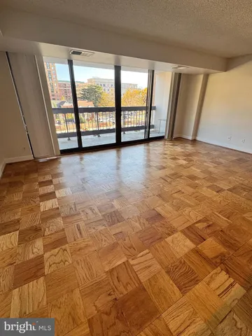 $4,400 | 3800 Fairfax Drive, Unit 104, Arlington, VA 22203