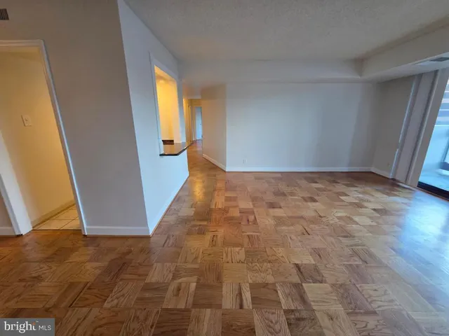 $4,400 | 3800 Fairfax Drive, Unit 104, Arlington, VA 22203