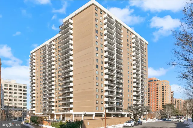$4,300 | 3800 Fairfax Drive, Unit 104, Arlington, VA 22203