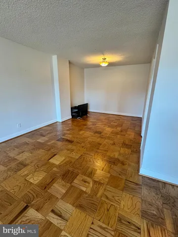 $4,575 | 3800 Fairfax Drive, Unit 104, Arlington, VA 22203