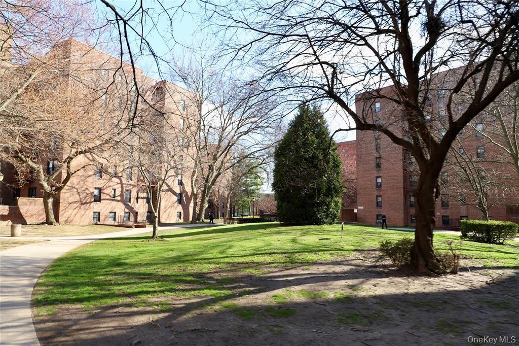 150-29 72nd Road, Unit 5C Queens, NY 11367 - Photo 18 of 34 a view of a volley ball court