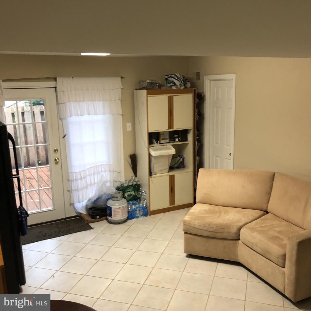 581 Summit Hall Road Gaithersburg, MD 20877 - Photo 18 of 22 a living room with furniture and a flat screen tv